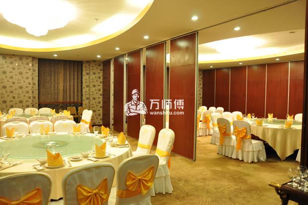 酒店大厅活动屏风隔断安装方法