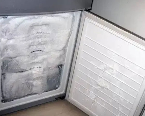 lg冰箱冷藏室结冰图片