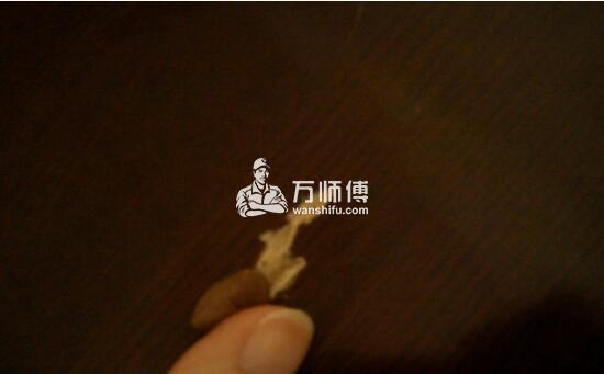 怎样修桌子?实木桌子砸了个洞能补吗？没想到修补如此简单！