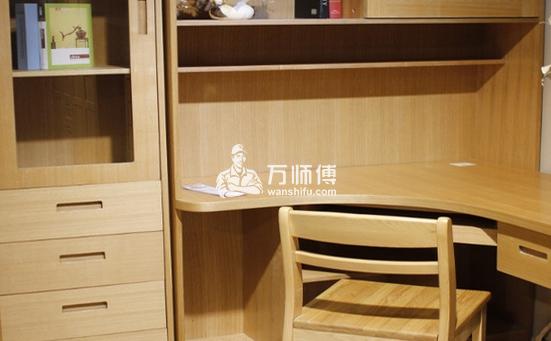 网购转角书桌如何组装拼接起来