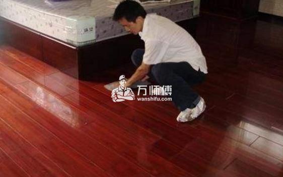 地板保养：冬季地板如何保养,预防干燥和水分