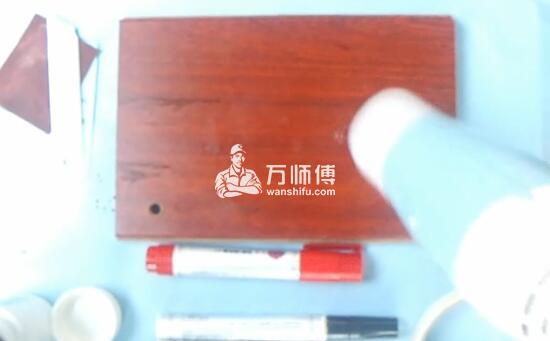 家具补漆膏调配方法和利用家具维修色膏蜡笔修补地板步骤