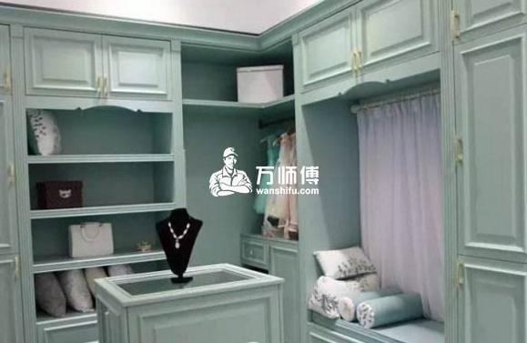 安装小哥告诉你:趟门衣柜和掩门衣柜有什么区别?那种好?