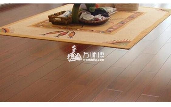 木地板清洁技巧,浓碱水、色拉油、自制清洁剂保养效果好！