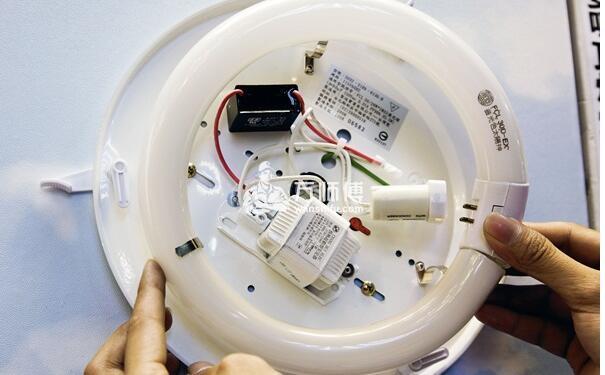 吸顶灯环形灯管更换安装方法图解