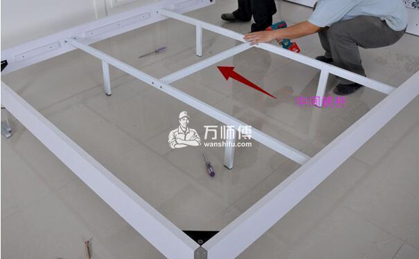 双人床怎么安装?板式简洁双人床安装方法图解