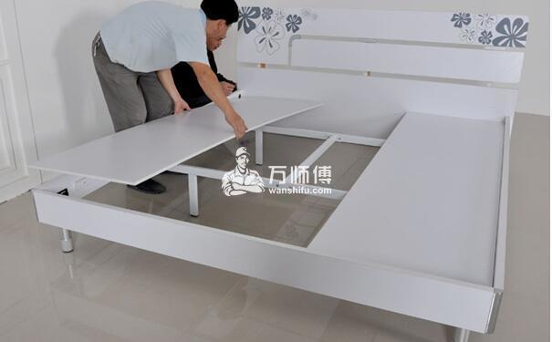 双人床怎么安装?板式简洁双人床安装方法图解