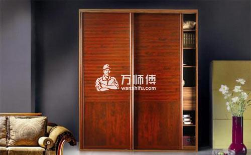 空间狭小拉式双门衣柜安装三个要点