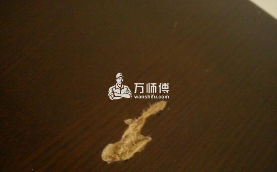 怎样修桌子?实木桌子砸了个洞能补吗？没想到修补如此简单！