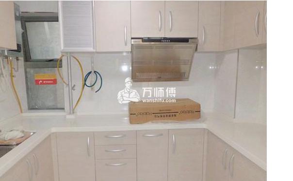 橱柜有背板吗？橱柜背后面用不用装背板？答案出乎意料！