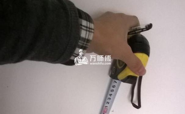 墙上置物架安装,挂壁式一字搁板置物架安装步骤【图解】