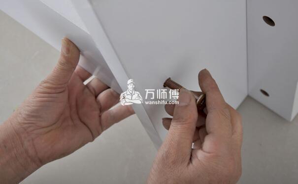 双人床怎么安装?板式简洁双人床安装方法图解
