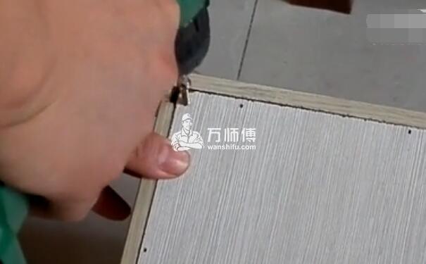 定做整体衣柜价格如何计算?木工整体衣柜背板安装步骤图解