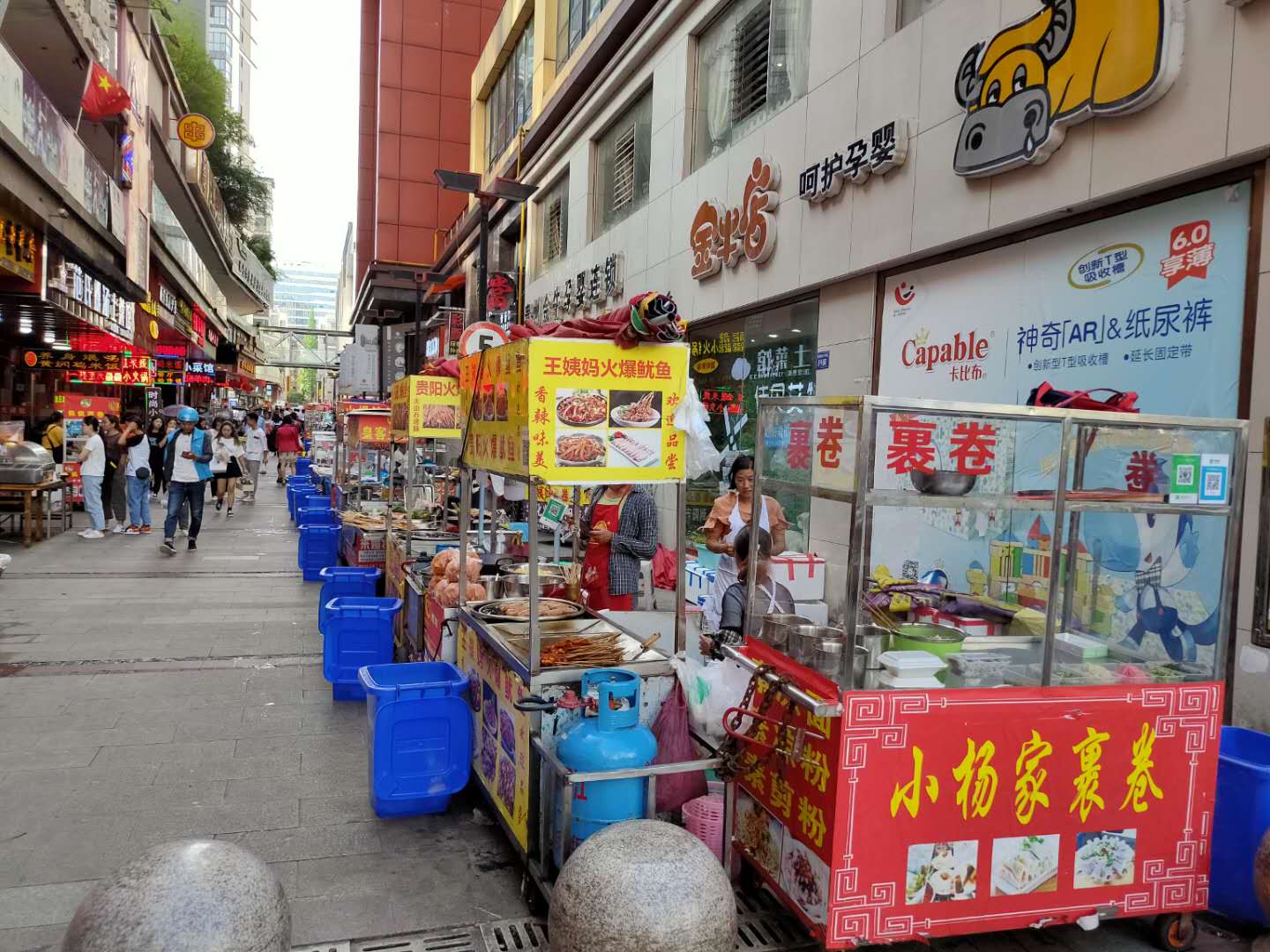 成都地摊经济复苏让城市重现人间烟火