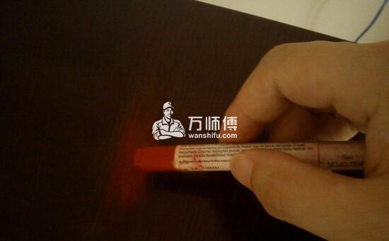 怎样修桌子?实木桌子砸了个洞能补吗？没想到修补如此简单！