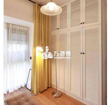 安装小哥告诉你:趟门衣柜和掩门衣柜有什么区别?那种好?