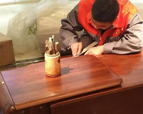 实木家具划痕怎么修复？补漆有什么好方法？-万师傅