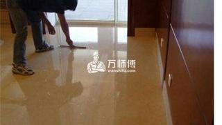 地板瓷砖污垢怎么清洗?学会这几招让你家地板蹭蹭发亮