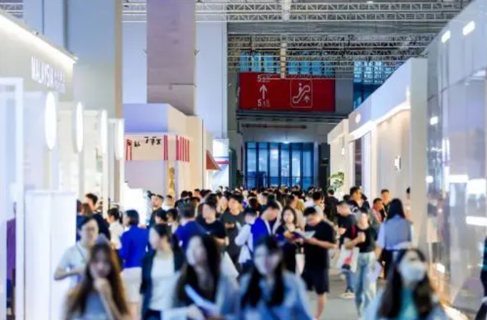 第52届中国(上海)国际家具博览会隆重开幕，万师傅全方位彰显服务力