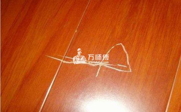 木地板开缝自己能修复吗,怎么修复
