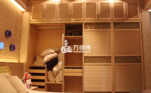 衣柜移门多少钱一平方,选购材质固然重要,日后清洁保养亦不容忽视