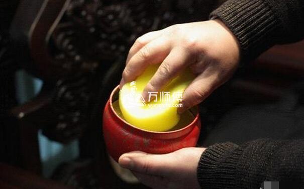 红木家具打蜡上蜡和上漆哪个更好？列举优缺点让你更好选择