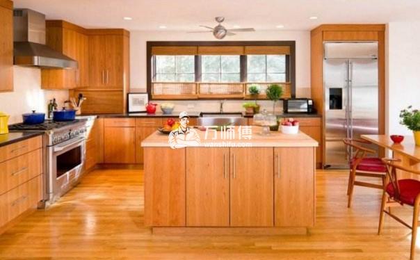家庭主妇须知：厨房木地板如何保养,木地板选购技巧是？