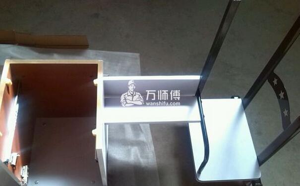 铁架电脑桌组装图解,带抽屉板件简易学习桌安装步骤