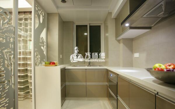 整体橱柜出现裂缝、孔洞该怎么维修