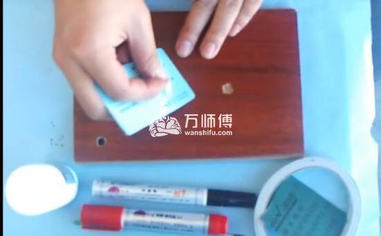 家具补漆膏调配方法和利用家具维修色膏蜡笔修补地板步骤
