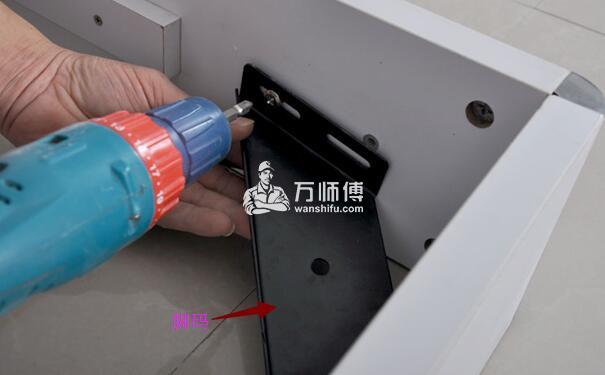 双人床怎么安装?板式简洁双人床安装方法图解