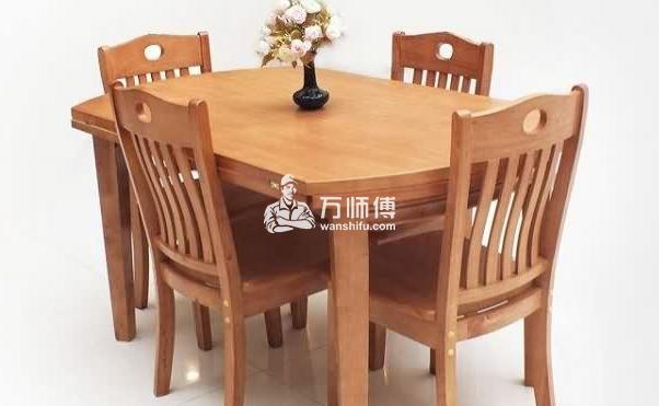 家装宝典：实木餐桌好还是玻璃餐桌好,优缺点大PK！