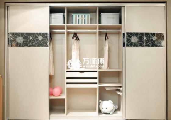 想要安装个定制推拉门衣柜,内部格局要怎么设计