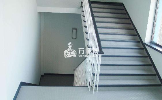 楼梯踏步如何防滑,楼梯踏步防滑条安装规范