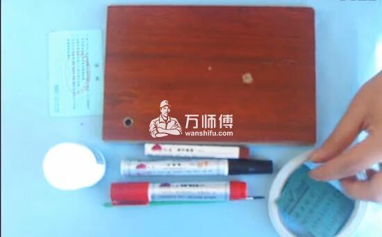 家具补漆膏调配方法和利用家具维修色膏蜡笔修补地板步骤