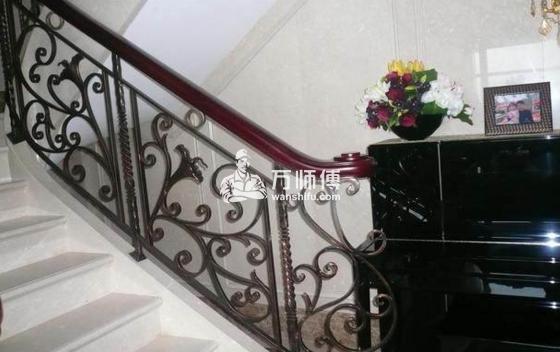 家中铁艺围墙栏杆如何保养,除定期清洁,还有什么？
