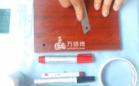 家具补漆膏调配方法和利用家具维修色膏蜡笔修补地板步骤