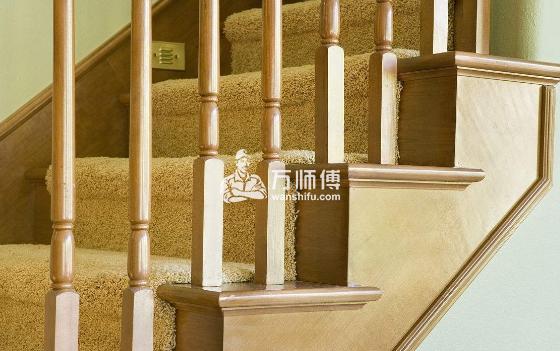 楼梯怎样铺地毯?楼梯贴地毯的固定步骤