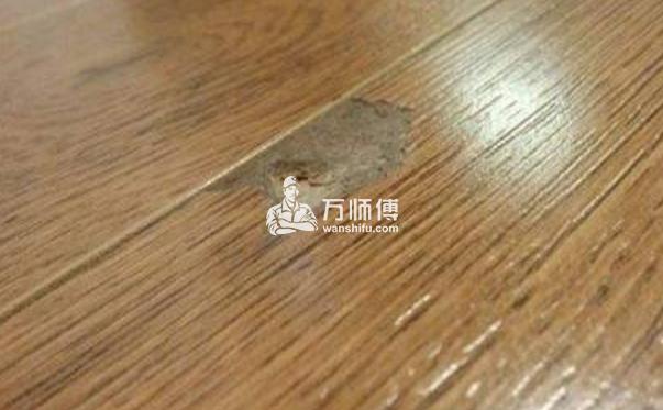 地板破损补如何修复,地板破了怎么办?